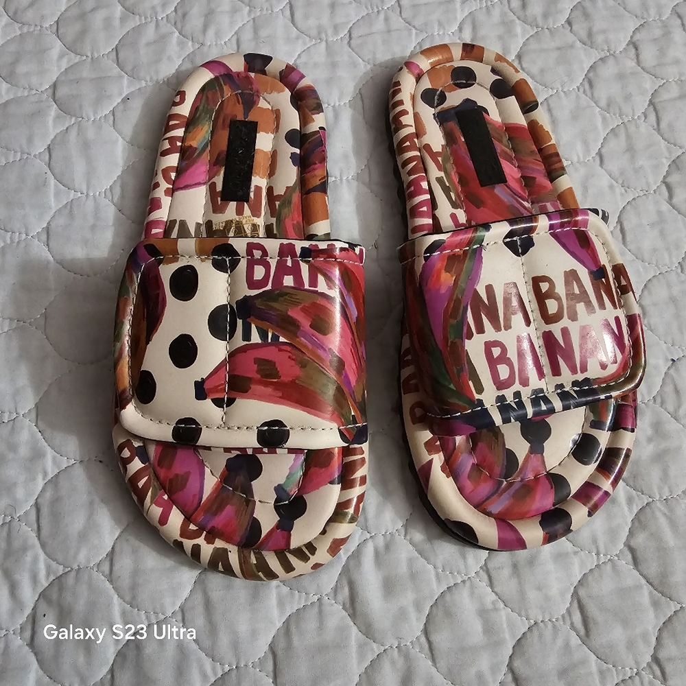 Farm Rio Bananatic Puffy Slide Sandal. Size 9.
